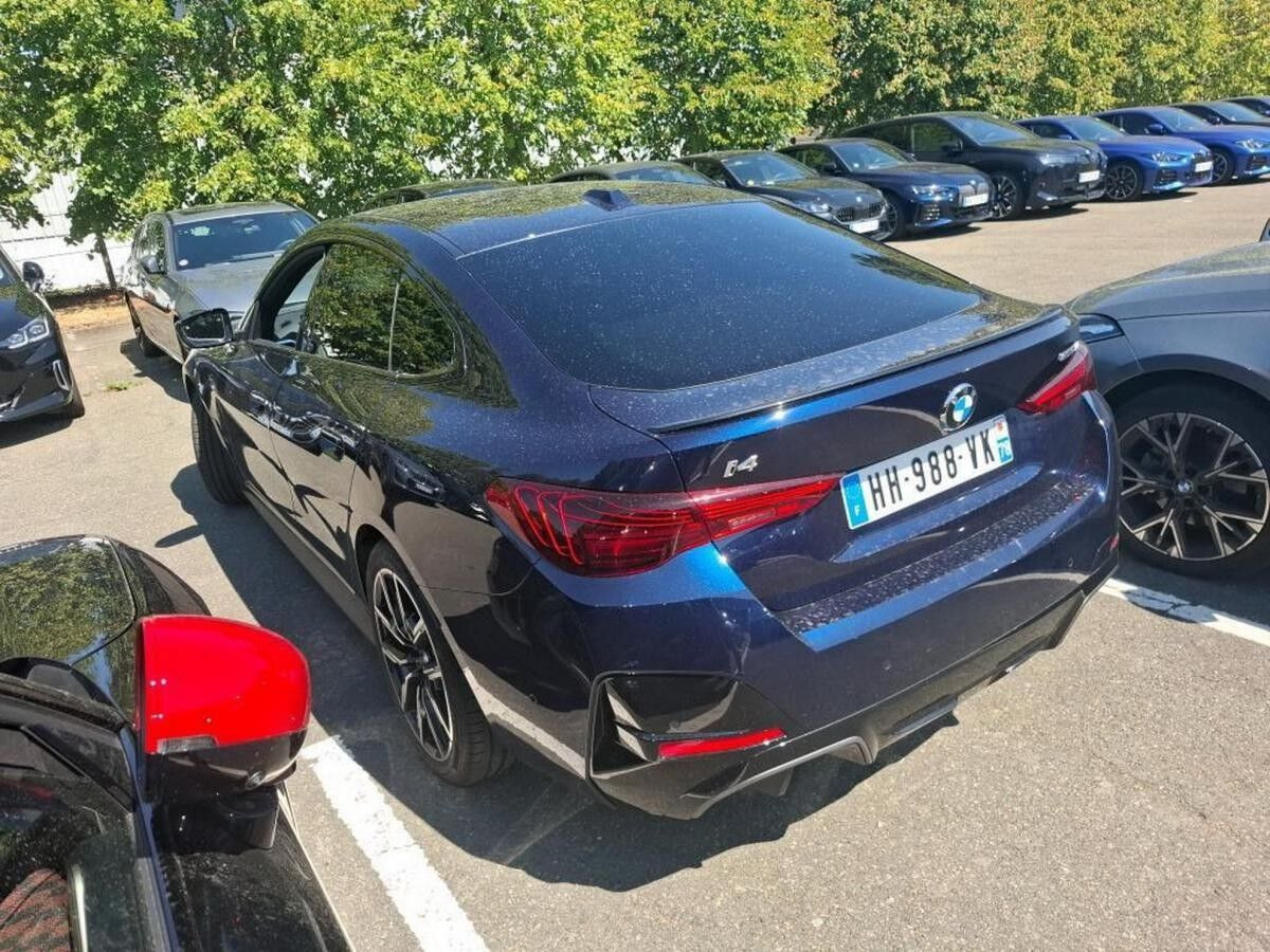 Blå BMW i4 fra 2026
