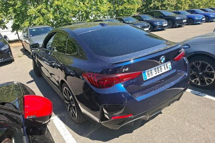 Blå BMW i4 fra 2026
