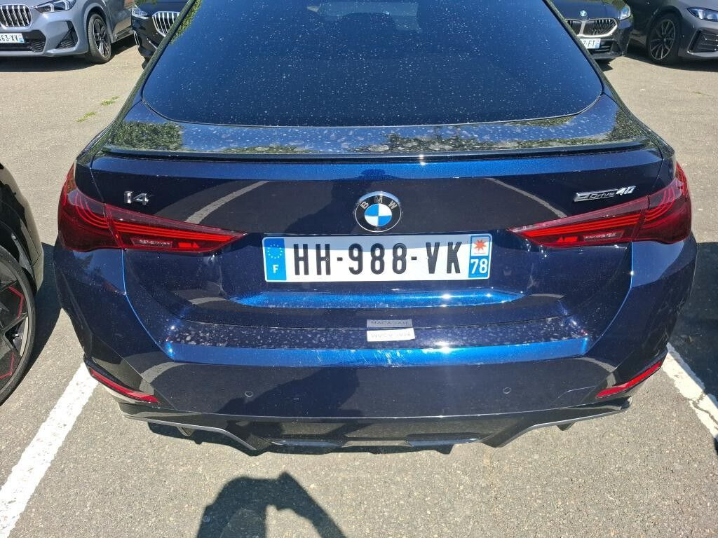Blå BMW i4 fra 2026