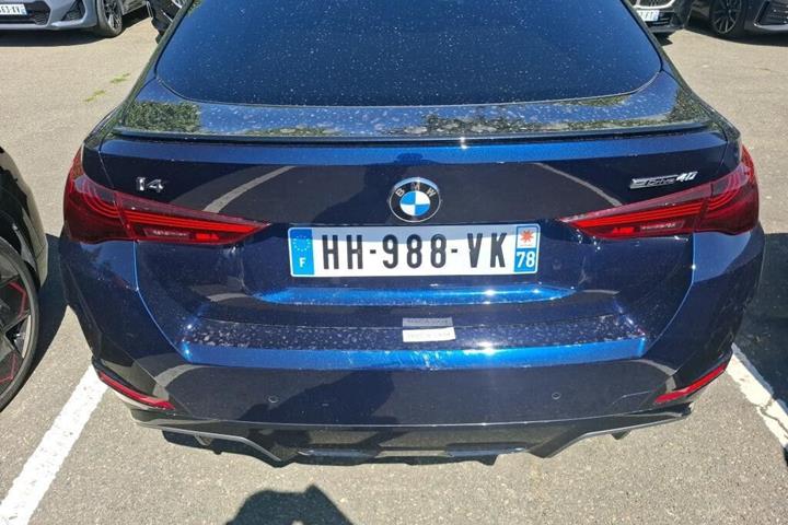 Blå BMW i4 fra 2026