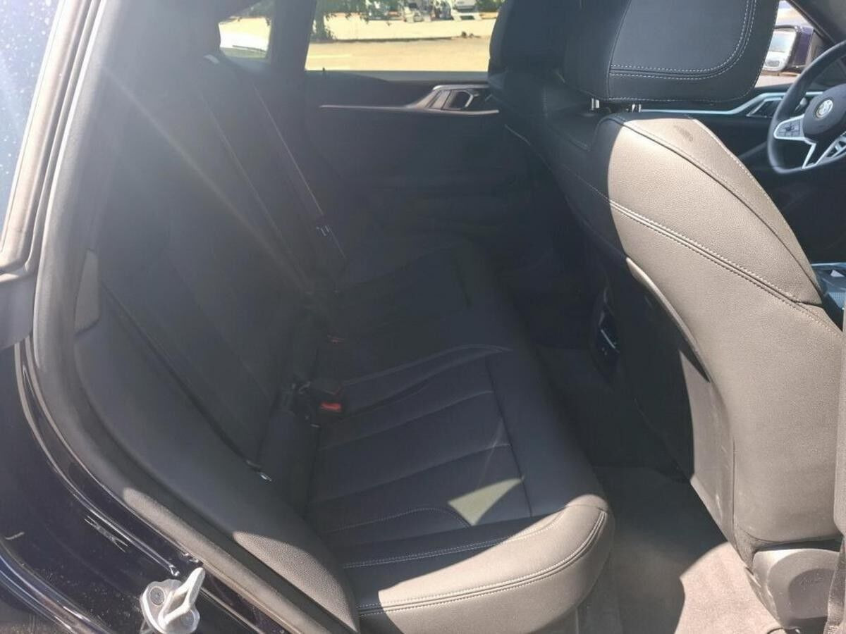 Blå BMW i4 fra 2026