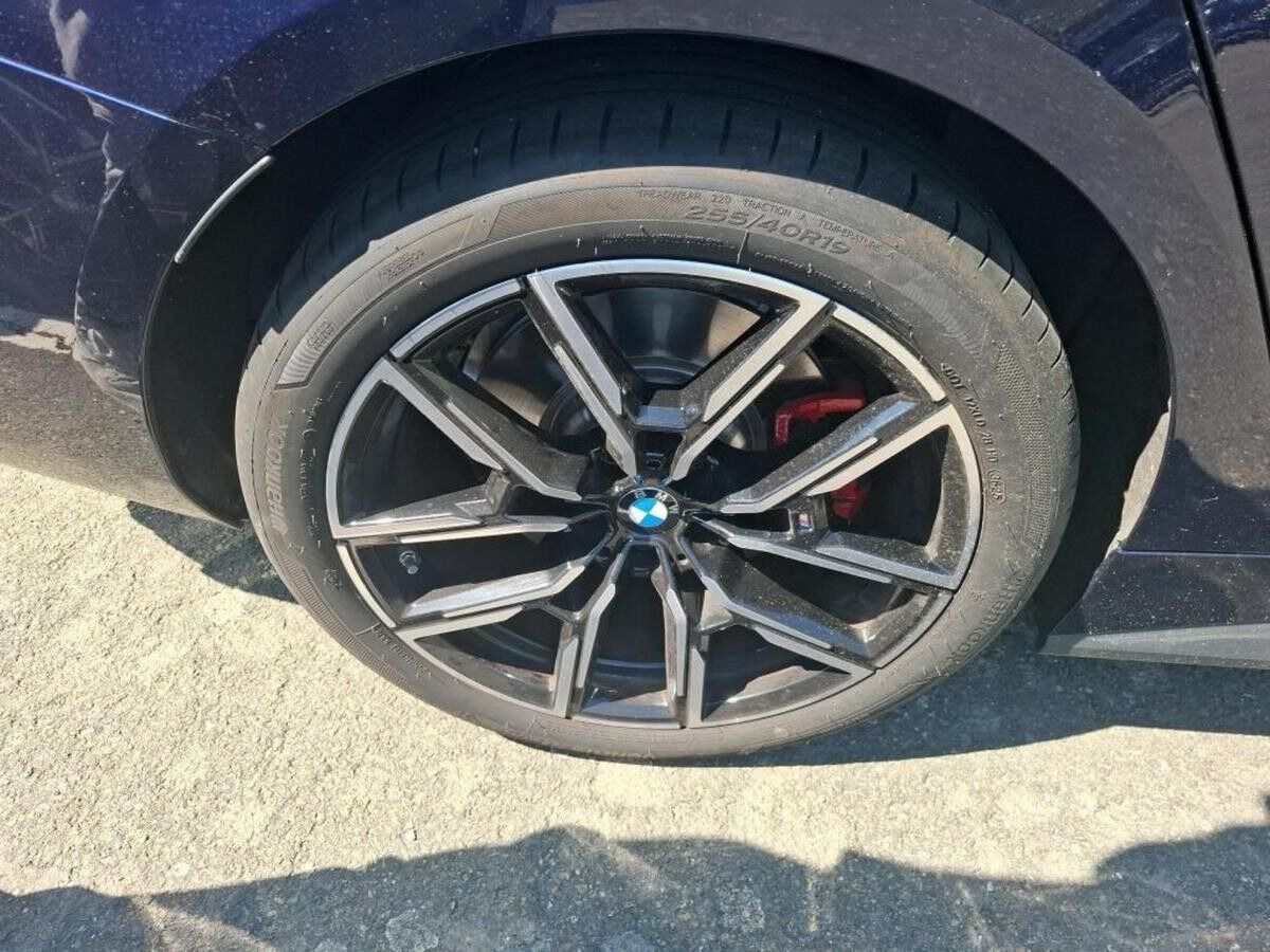Blå BMW i4 fra 2026