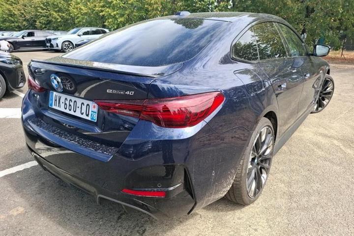 Blå BMW i4 fra 2026