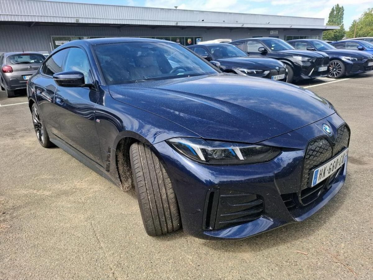 Blå BMW i4 fra 2026