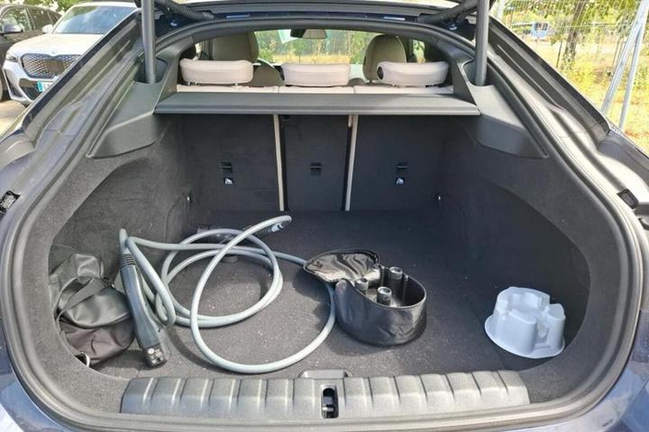 Blå BMW i4 fra 2026
