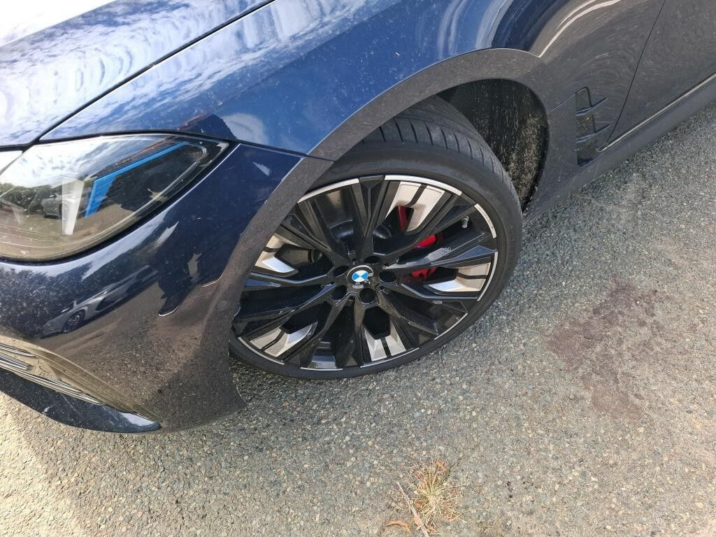Blå BMW i4 fra 2026