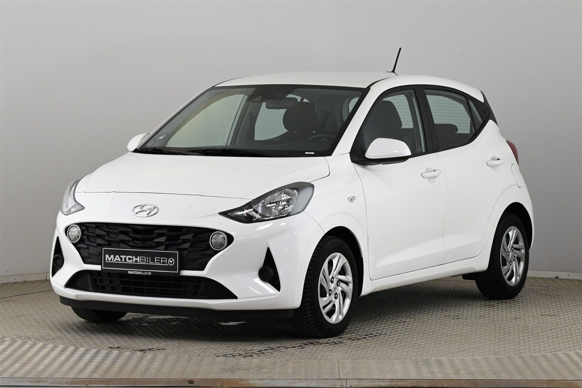 Hvid Hyundai i10 fra 2022