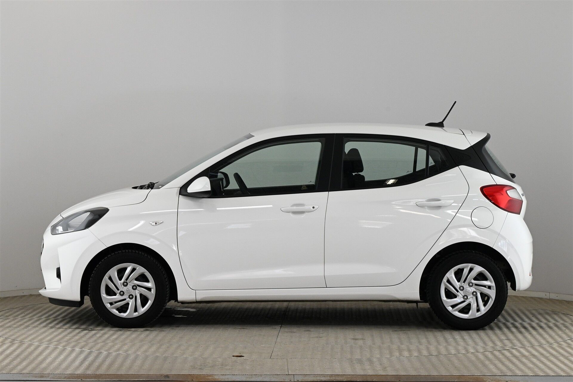 Hvid Hyundai i10 fra 2022