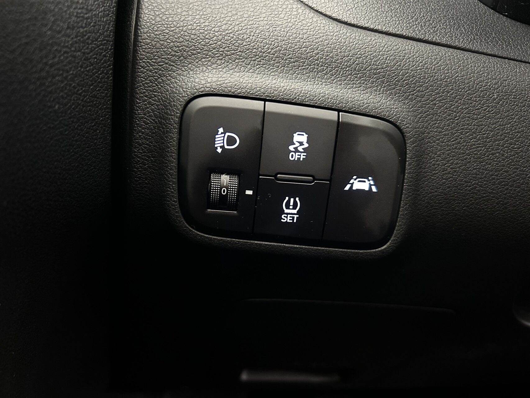 Hvid Hyundai i10 fra 2022