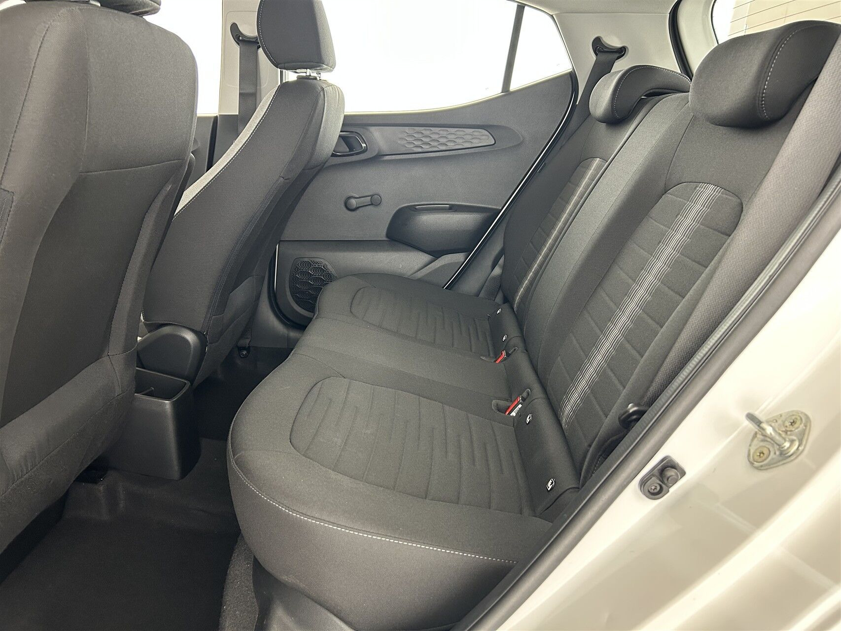Hvid Hyundai i10 fra 2022