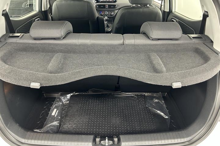 Hvid Hyundai i10 fra 2022