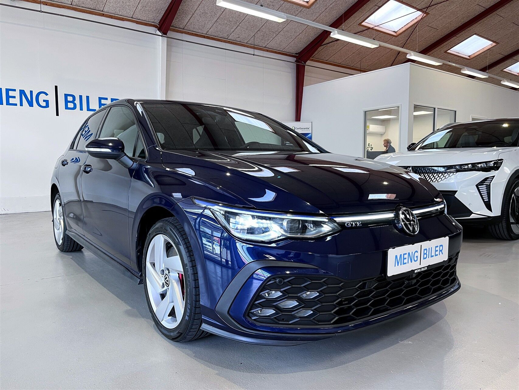 Blå VW Golf fra 2021