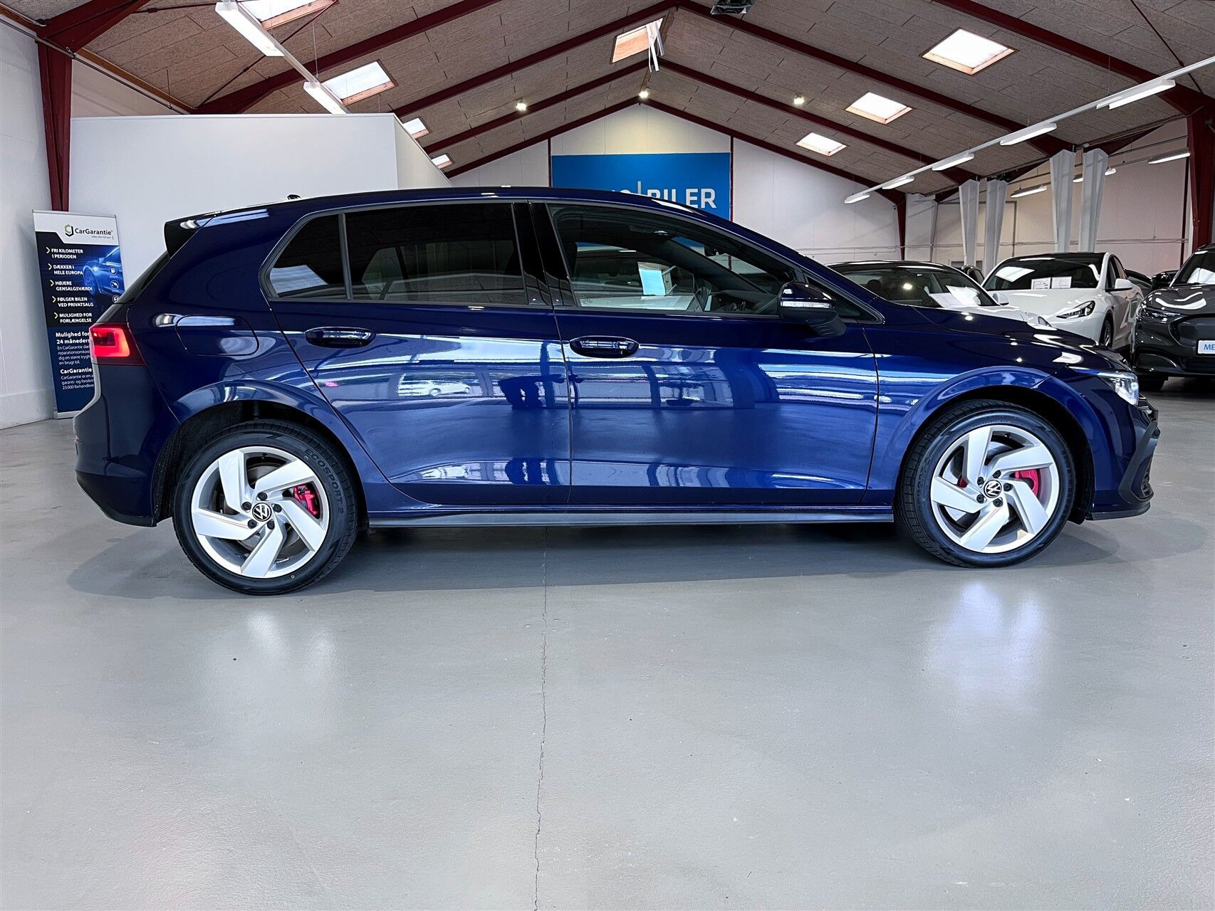 Blå VW Golf fra 2021