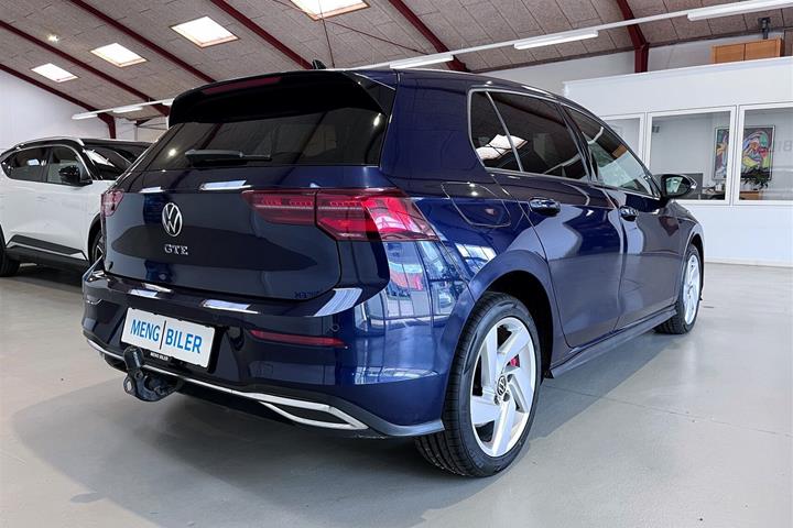 Blå VW Golf fra 2021