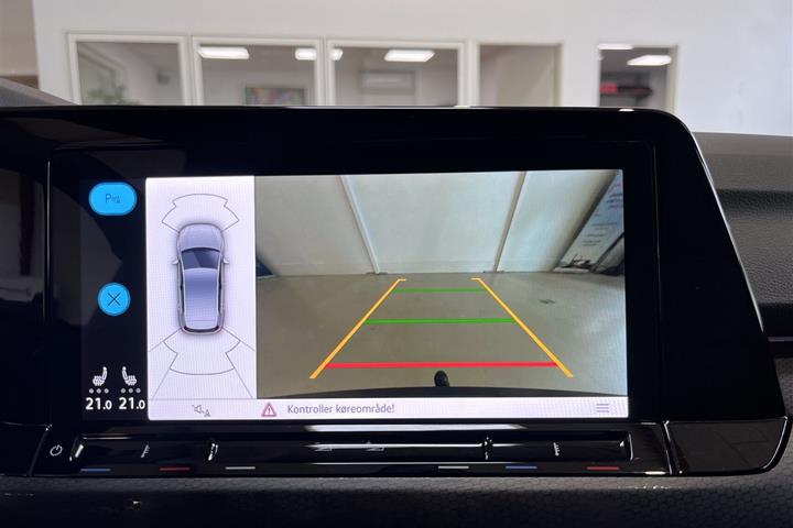 Blå VW Golf fra 2021