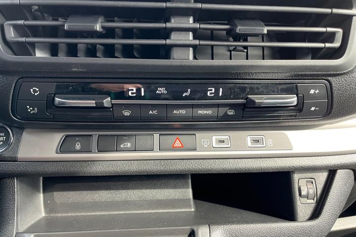 Hvid Toyota Proace Electric fra 2025