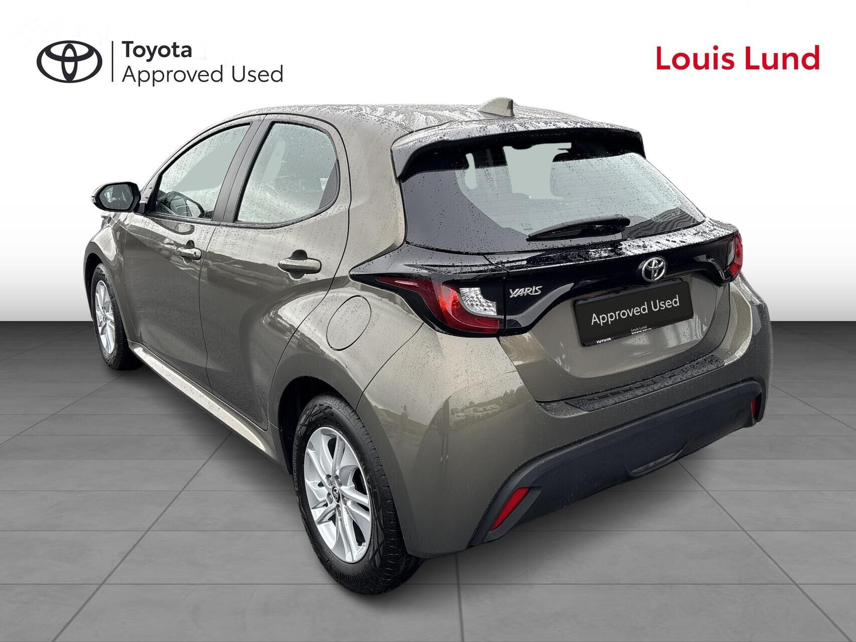 Bronze Toyota Yaris fra 2023