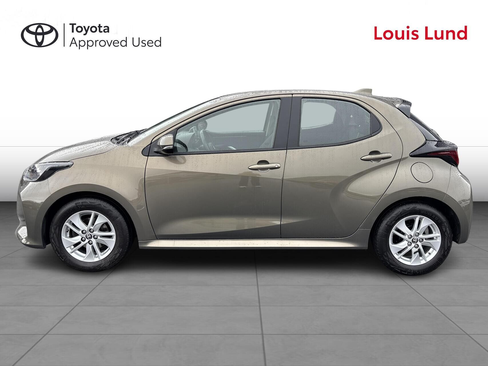 Bronze Toyota Yaris fra 2023