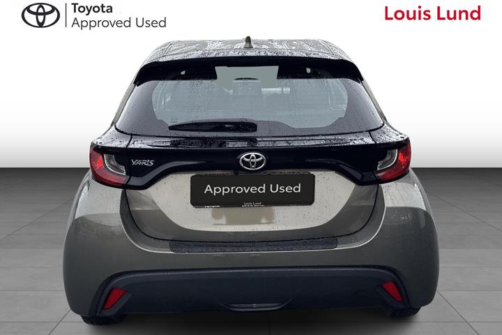 Bronze Toyota Yaris fra 2023