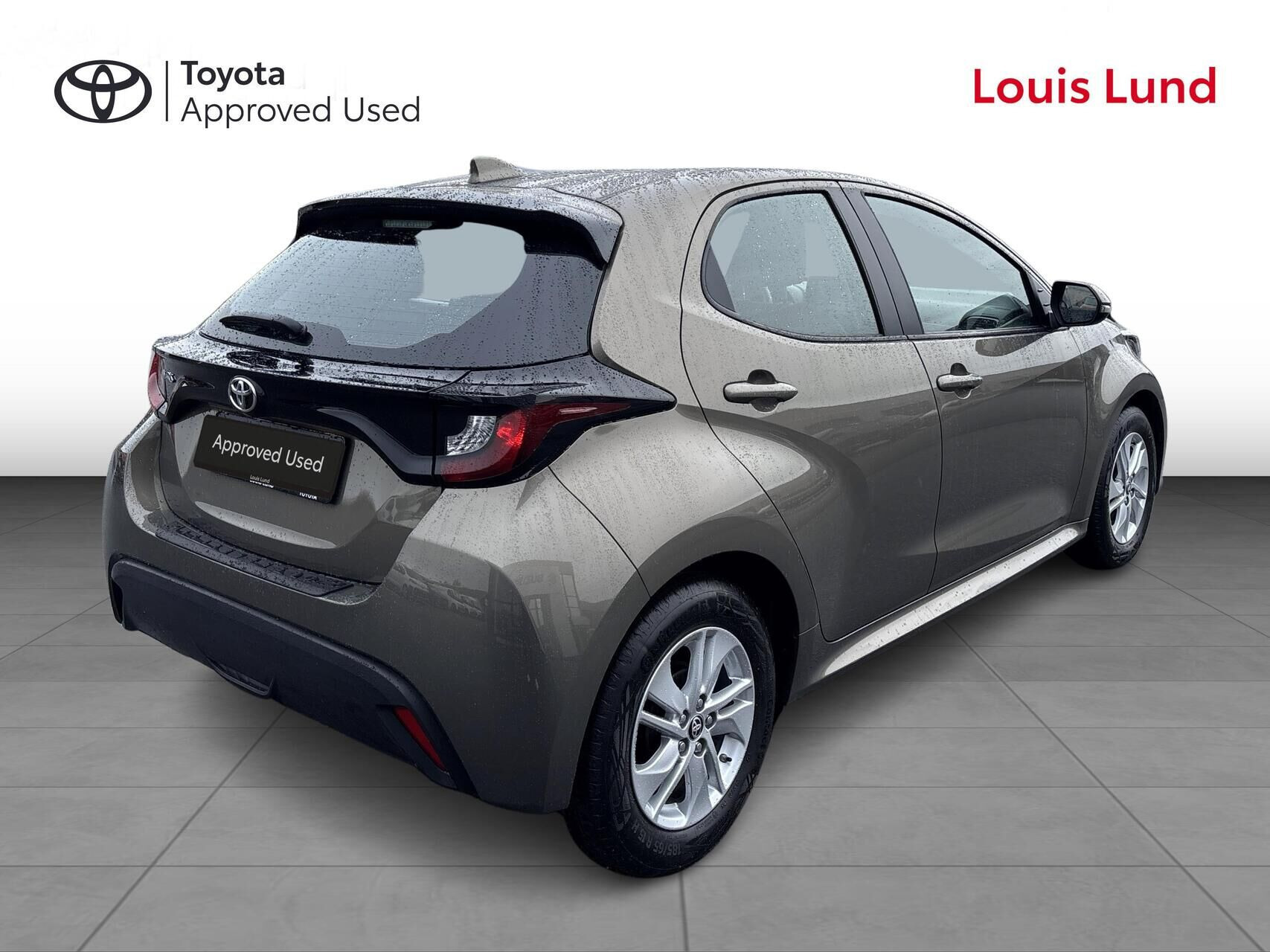 Bronze Toyota Yaris fra 2023