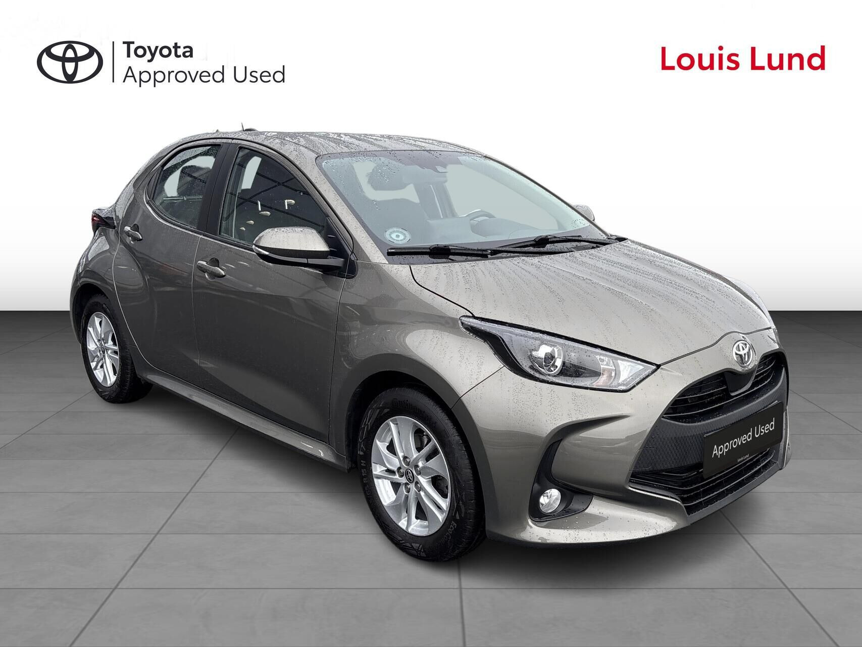 Bronze Toyota Yaris fra 2023