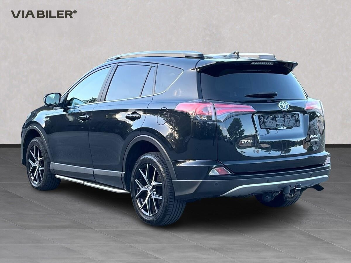 Sort Toyota RAV4 fra 2017