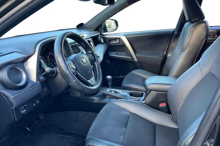 Sort Toyota RAV4 fra 2017