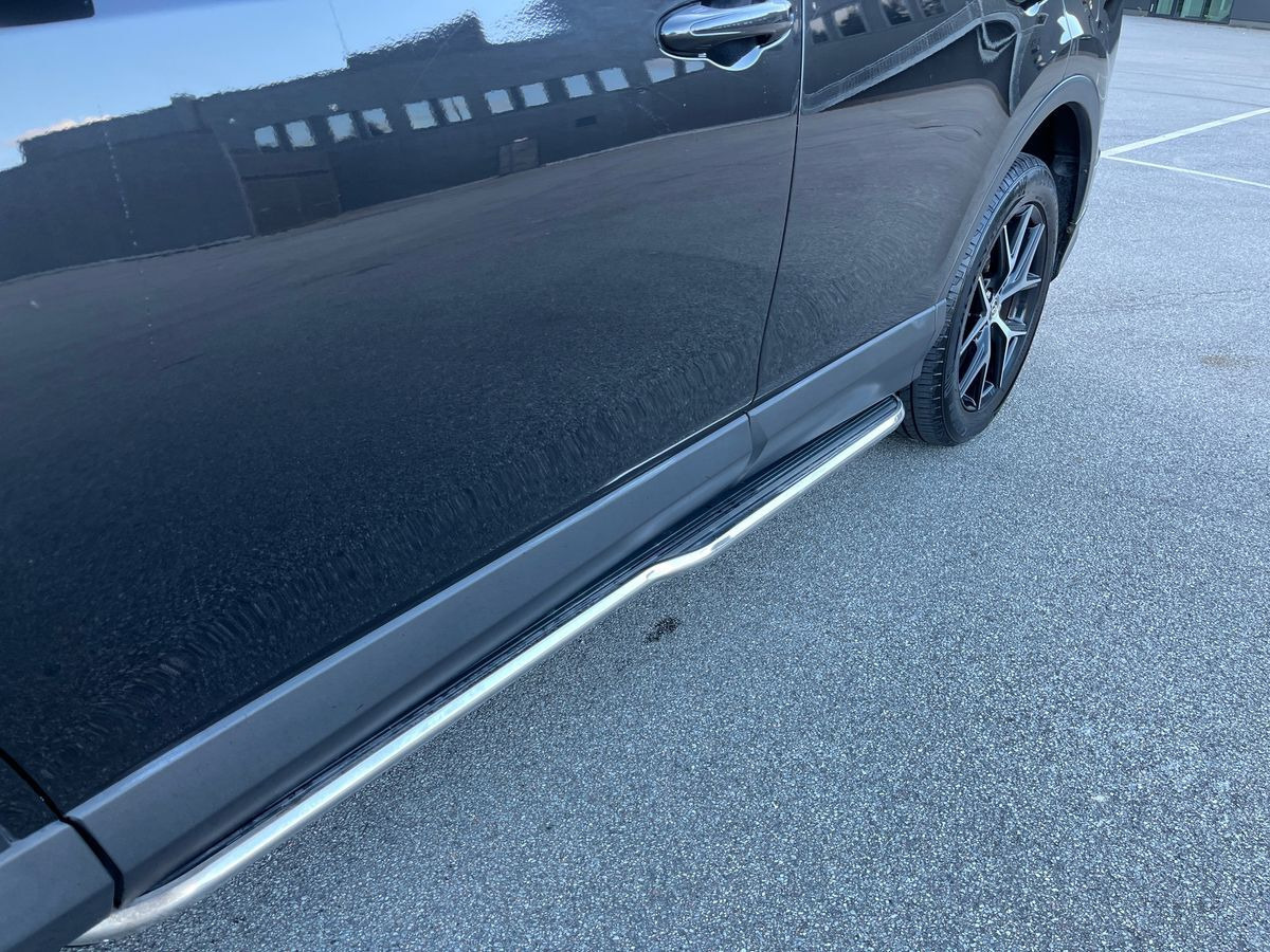 Sort Toyota RAV4 fra 2017