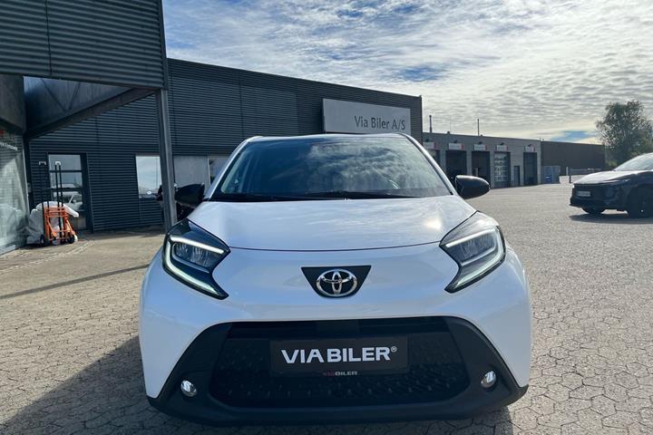 Hvid Toyota Aygo X fra 2023