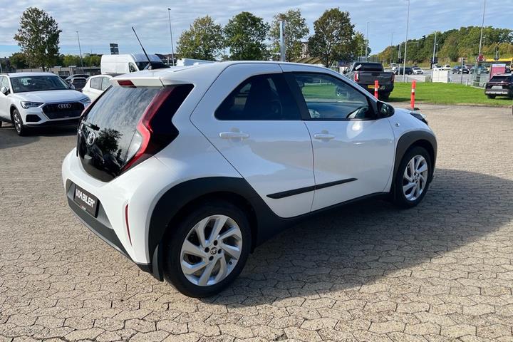 Hvid Toyota Aygo X fra 2023