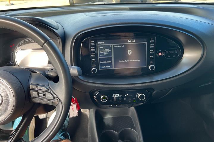 Hvid Toyota Aygo X fra 2023