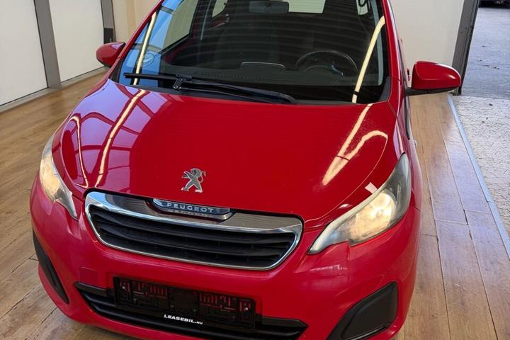 Rød Peugeot 108 fra 2014