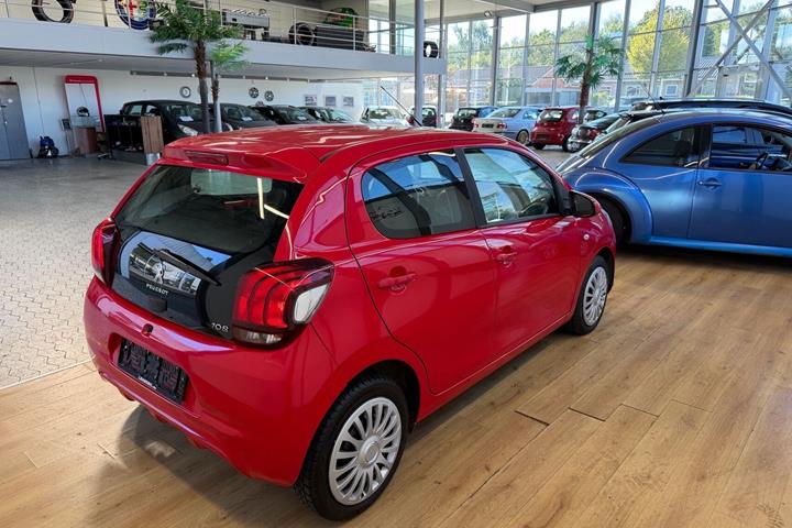 Rød Peugeot 108 fra 2014