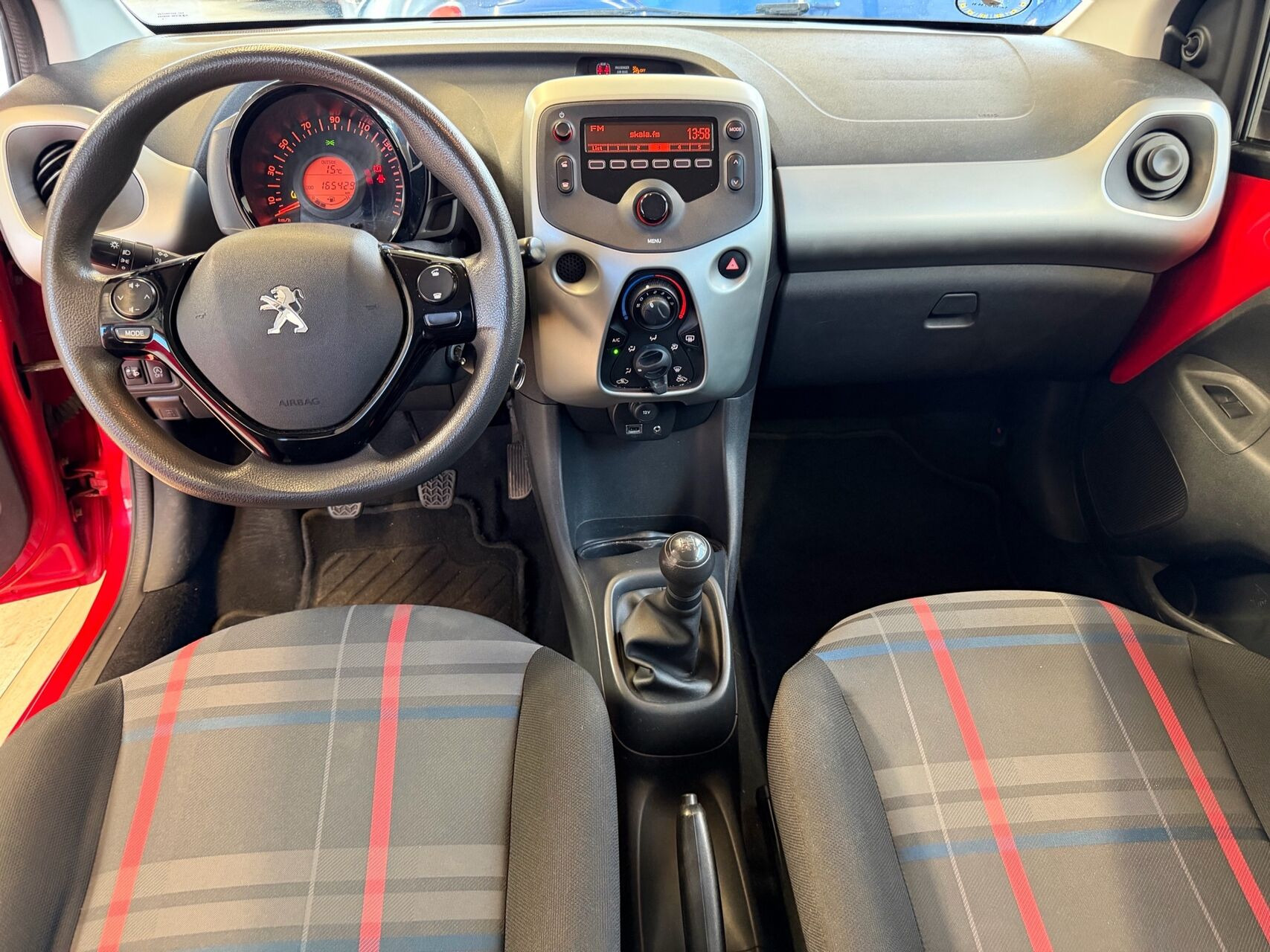 Rød Peugeot 108 fra 2014