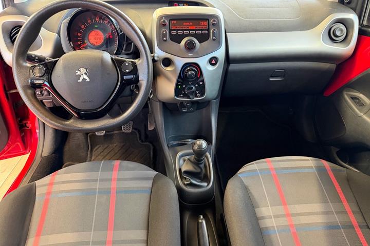 Rød Peugeot 108 fra 2014