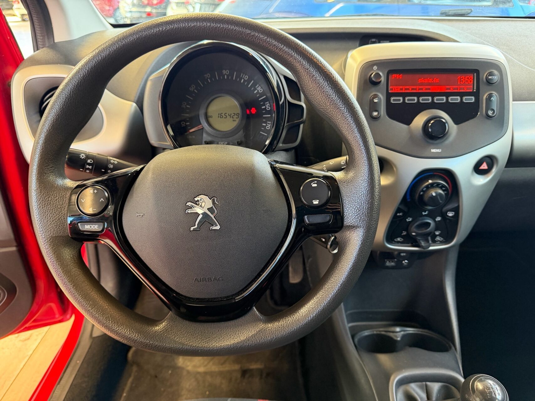 Rød Peugeot 108 fra 2014