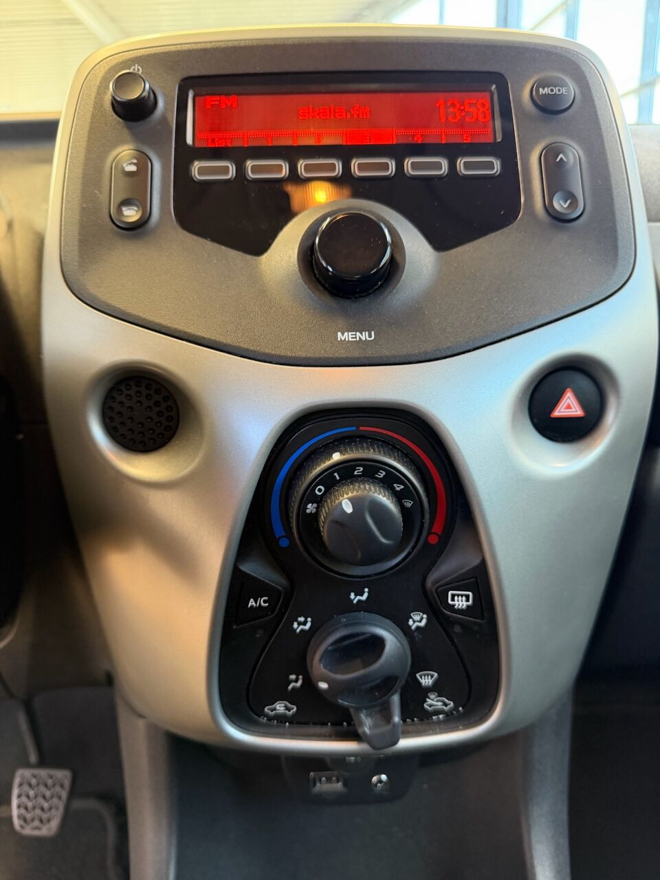 Rød Peugeot 108 fra 2014