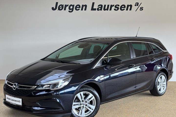 Blå Opel Astra fra 2019 set udefra