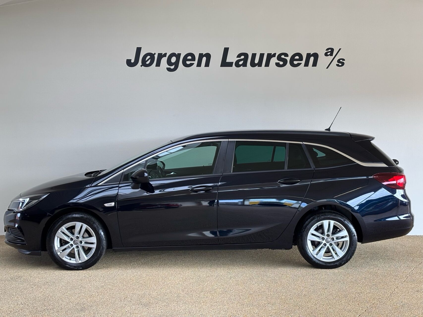 Blå Opel Astra fra 2019