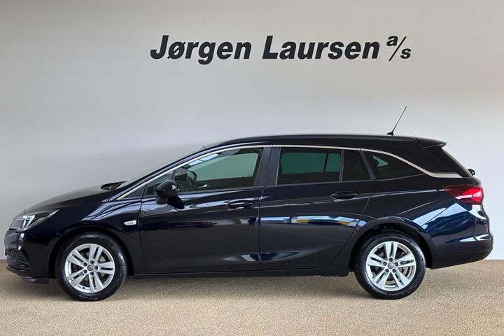 Blå Opel Astra fra 2019
