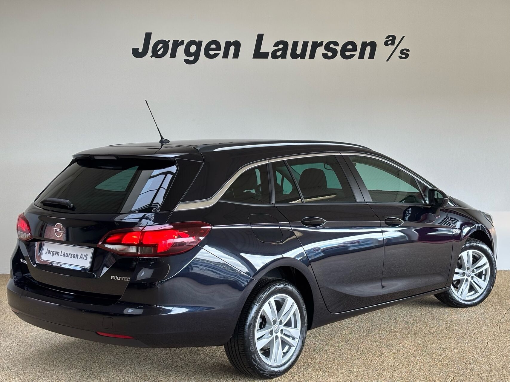 Blå Opel Astra fra 2019