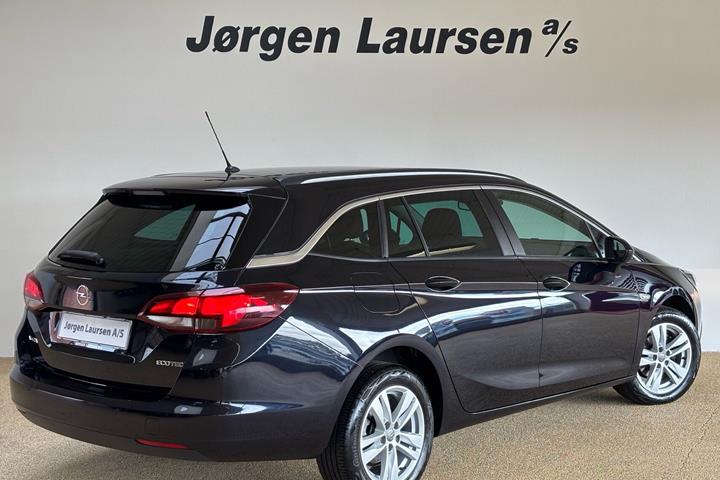 Blå Opel Astra fra 2019
