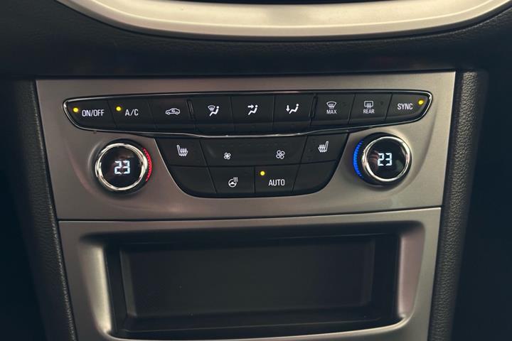 Blå Opel Astra fra 2019
