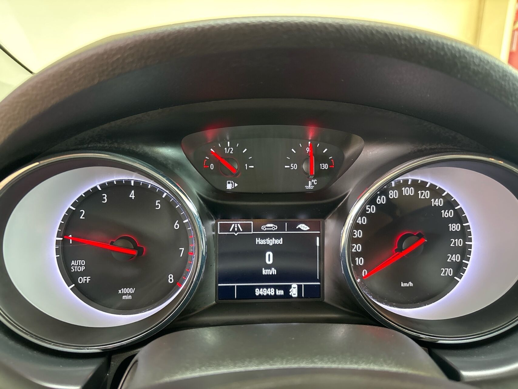 Blå Opel Astra fra 2019