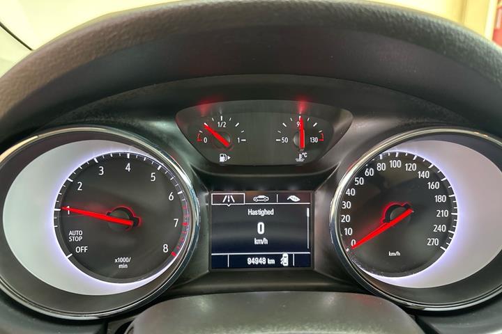 Blå Opel Astra fra 2019