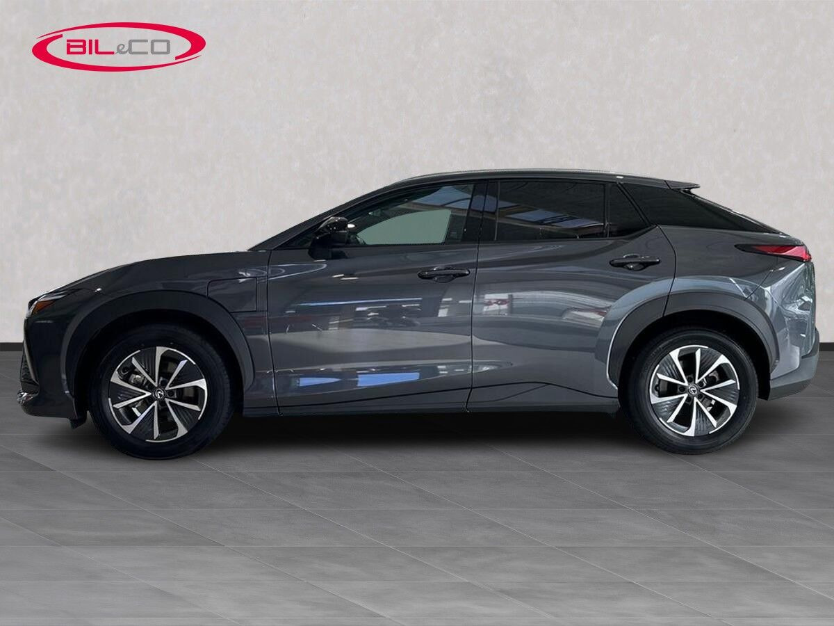 Grå Lexus RZ fra 2025