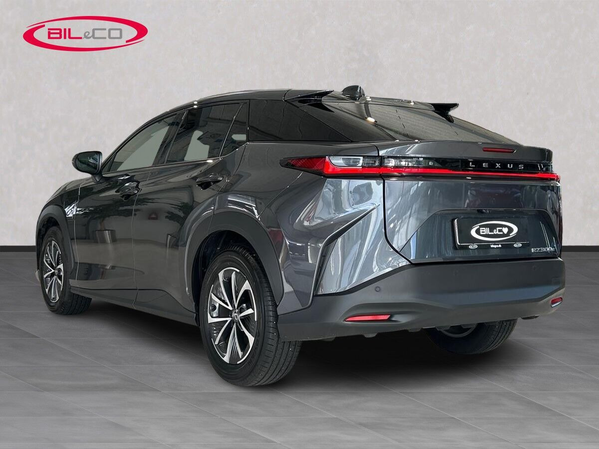 Grå Lexus RZ fra 2025