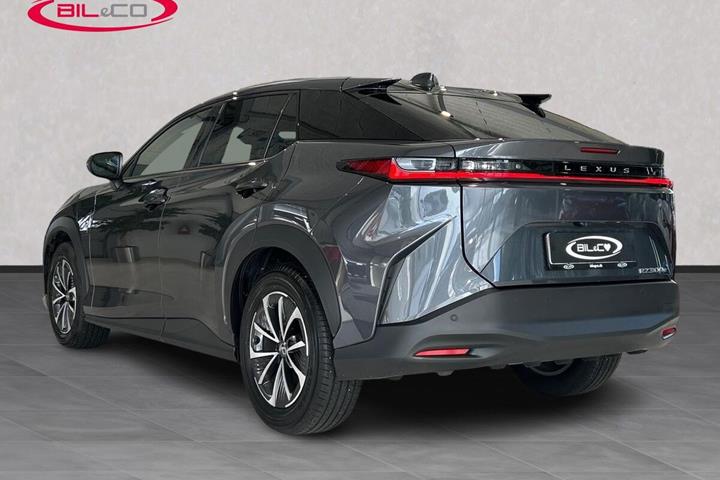 Grå Lexus RZ fra 2025