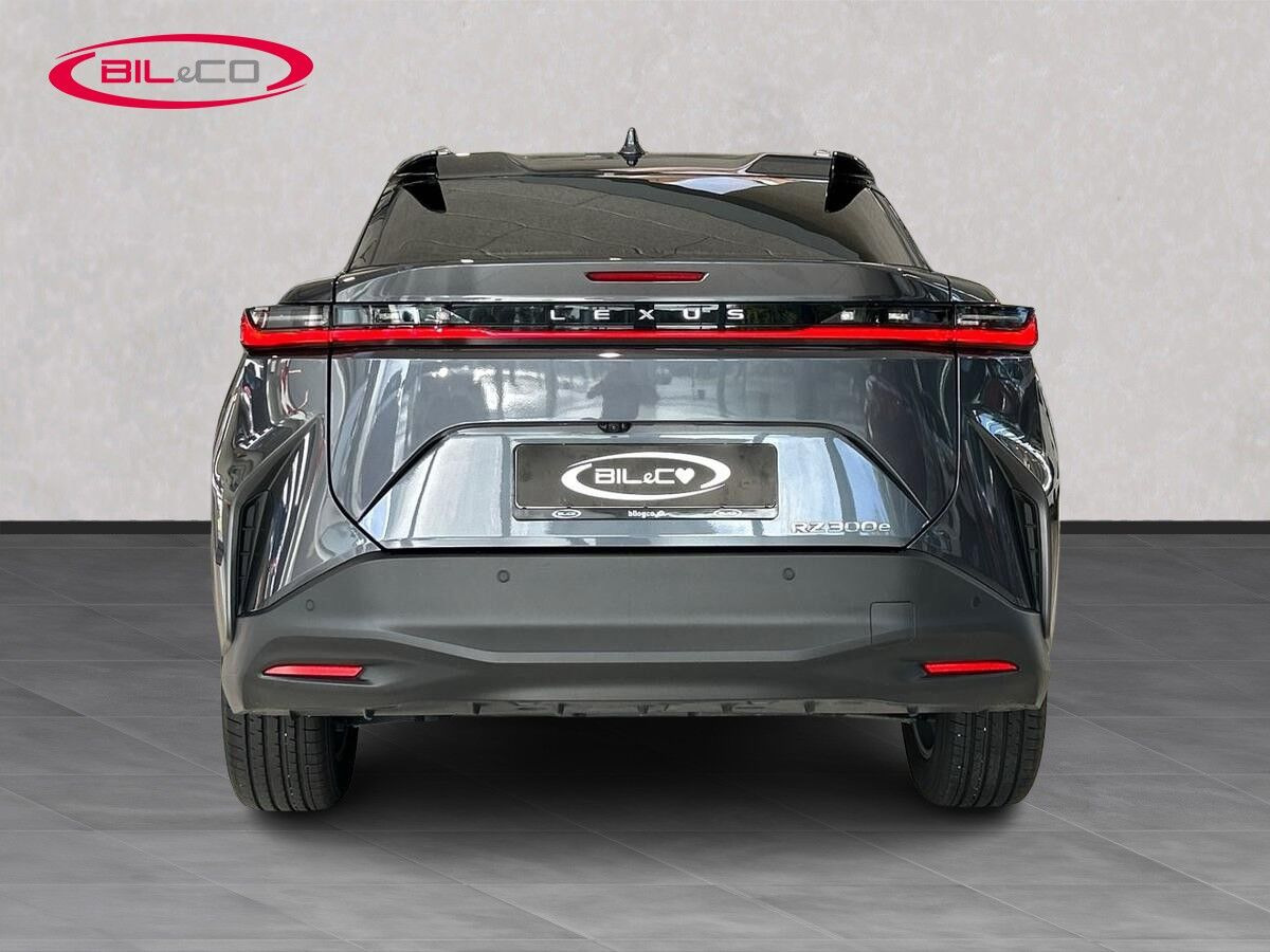 Grå Lexus RZ fra 2025