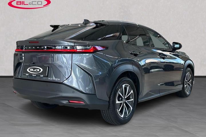 Grå Lexus RZ fra 2025